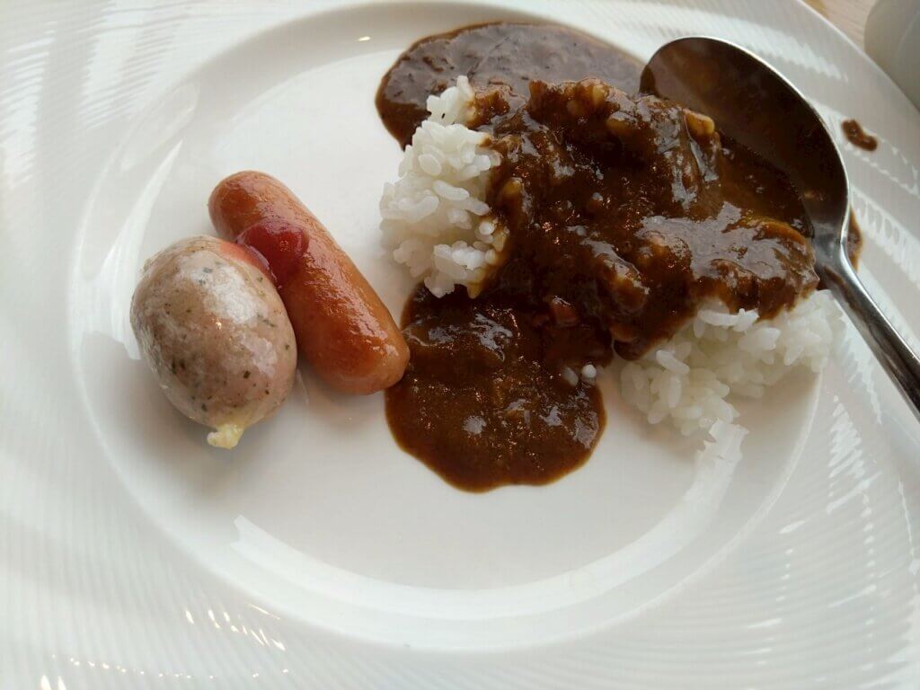 サザンタワーダイニング朝食ビュッフェ(カレーとソーセージ)
