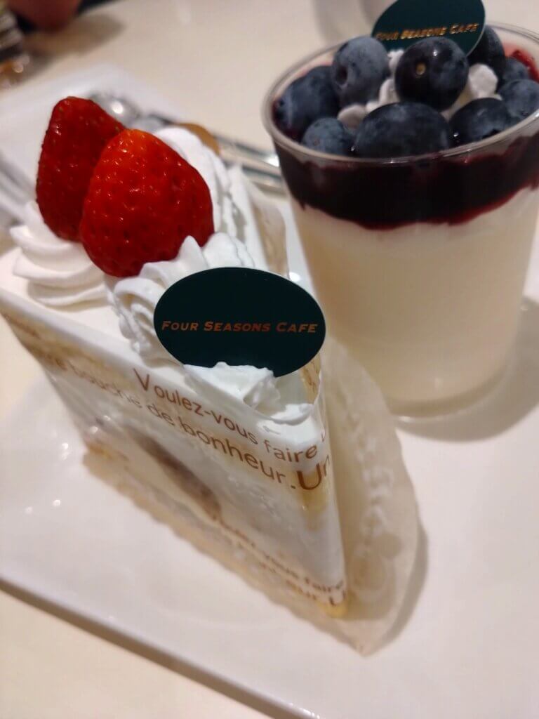 フォーシーズンズカフェ_ショートケーキ＆ブルーベリーレアチーズ