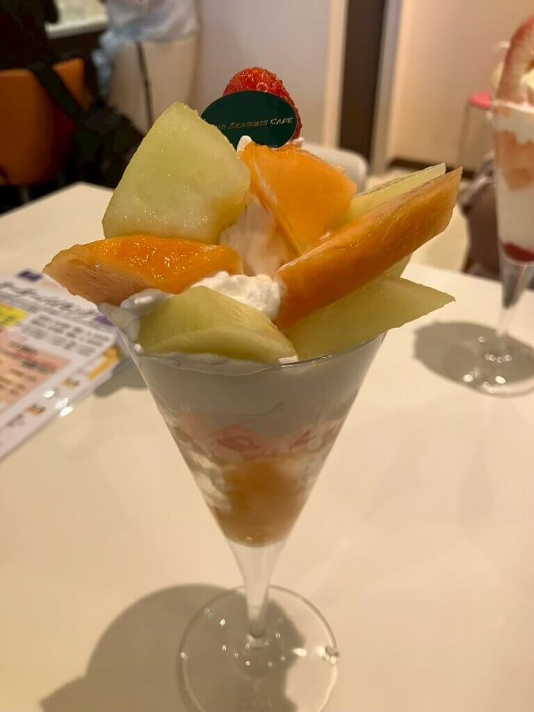 フォーシーズンズカフェ_らいでん＆マスクメロンのパフェ