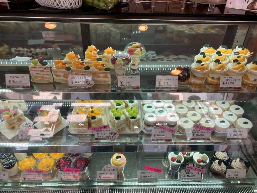 フォーシーズンズカフェ_ケーキケース1